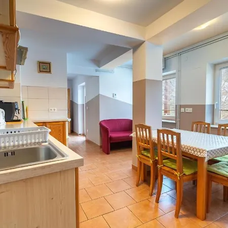 Rooms&apartments Pazlar דירה *