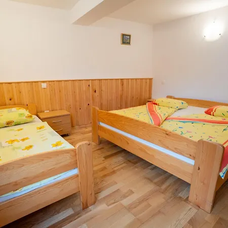 Rooms&apartments Pazlarjerman 公寓