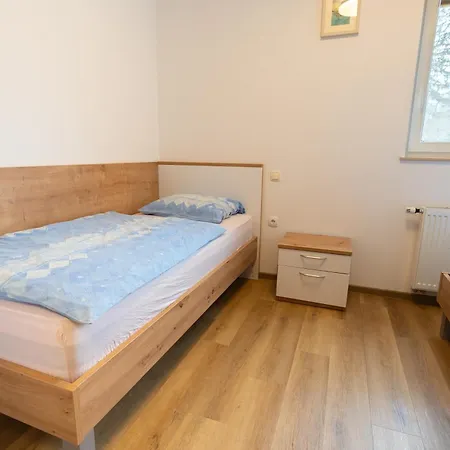 Rooms&apartments Pazlarjerman 公寓