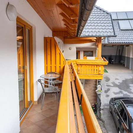 Rooms&apartments Pazlarjerman 公寓 *