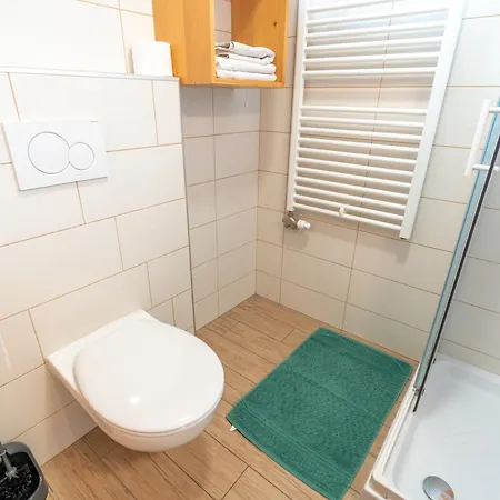 Rooms&apartments Pazlarjerman 公寓