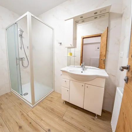 Rooms&apartments Pazlarjerman * 布莱德