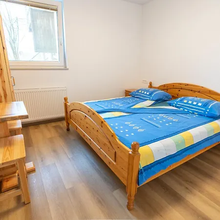 Rooms&apartments Pazlarjerman 公寓 布莱德